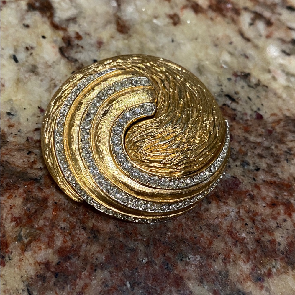 Vintage KRAMER brooch
